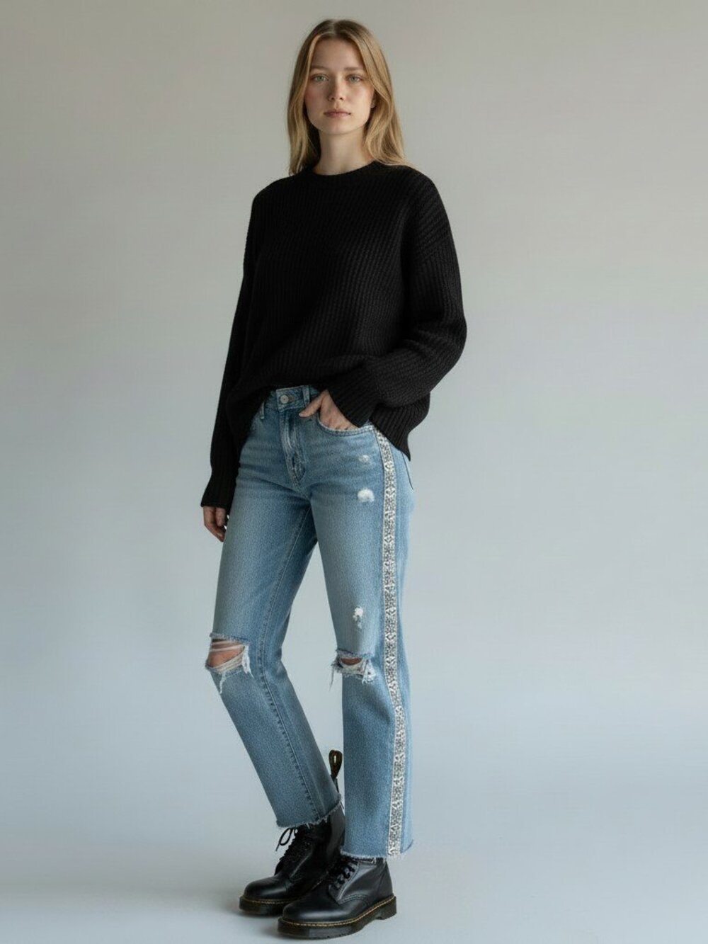 Distressed Lucky Brand Relaxed Taper Jeans with Ribbon Accent Size 24/00